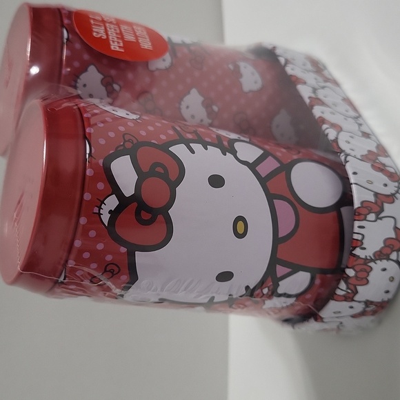 Hello Kitty Tin Salt & Pepper Shaker Set - Picture 4 of 6